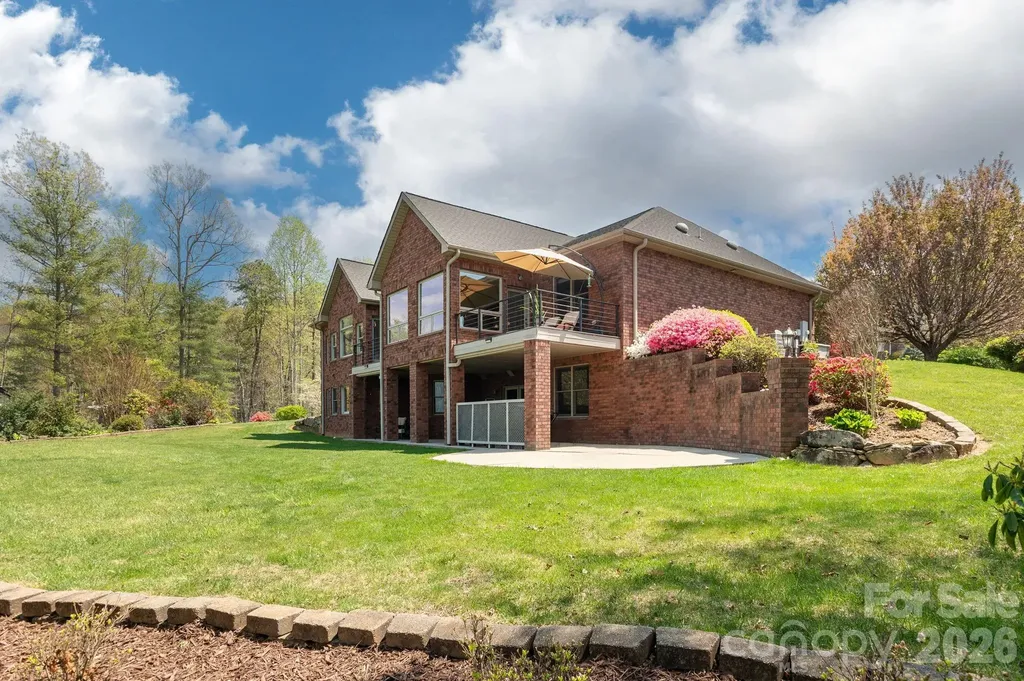 28 Tudor Crescent Court Hendersonville NC 28739