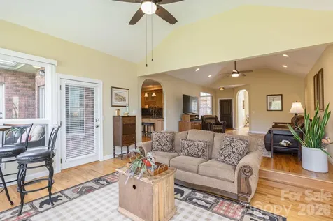 28 Tudor Crescent Court Hendersonville NC 28739