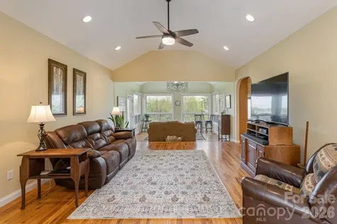 28 Tudor Crescent Court Hendersonville NC 28739