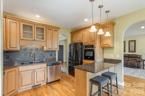 28 Tudor Crescent Court Hendersonville NC 28739