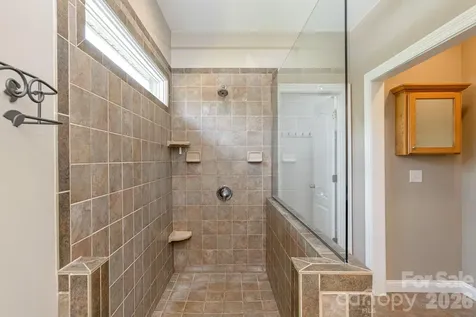 28 Tudor Crescent Court Hendersonville NC 28739