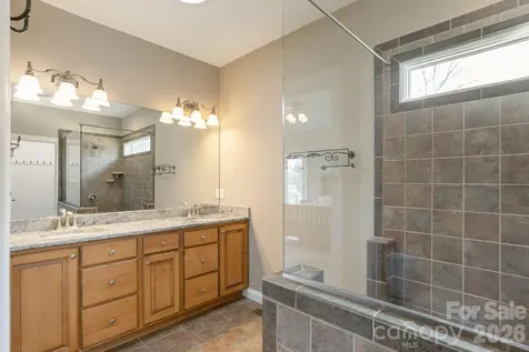 28 Tudor Crescent Court Hendersonville NC 28739