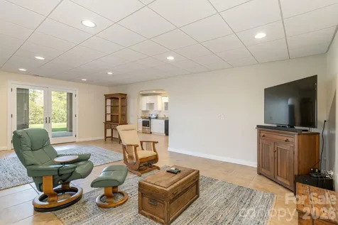 28 Tudor Crescent Court Hendersonville NC 28739