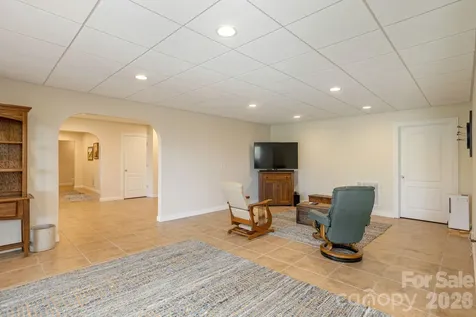 28 Tudor Crescent Court Hendersonville NC 28739