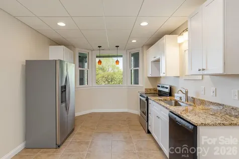 28 Tudor Crescent Court Hendersonville NC 28739