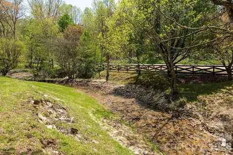 28 Tudor Crescent Court Hendersonville NC 28739