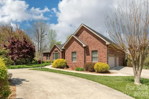 28 Tudor Crescent Court Hendersonville NC 28739