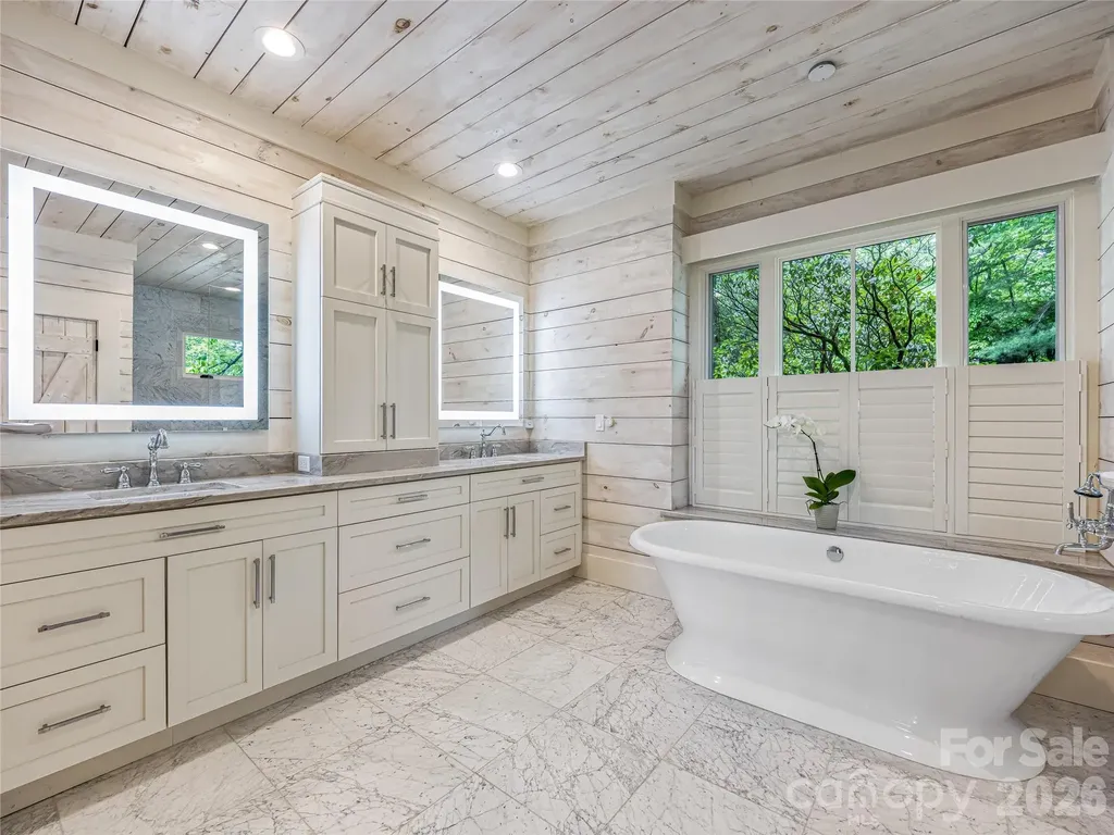 251 Toxaway Court Lake Toxaway NC 28747