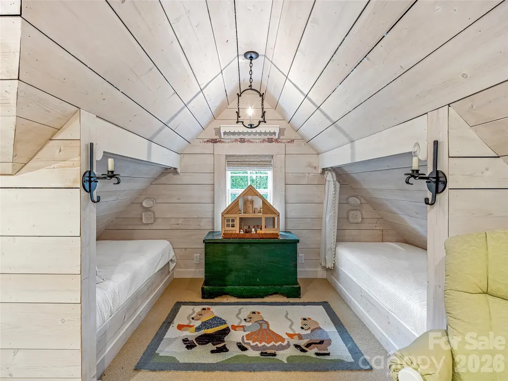 251 Toxaway Court Lake Toxaway NC 28747