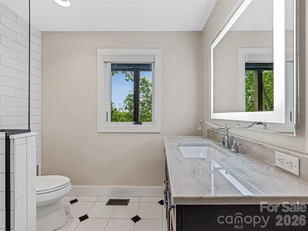 251 Toxaway Court Lake Toxaway NC 28747