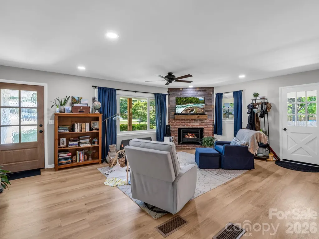 204 Jeff Street Hendersonville NC 28739