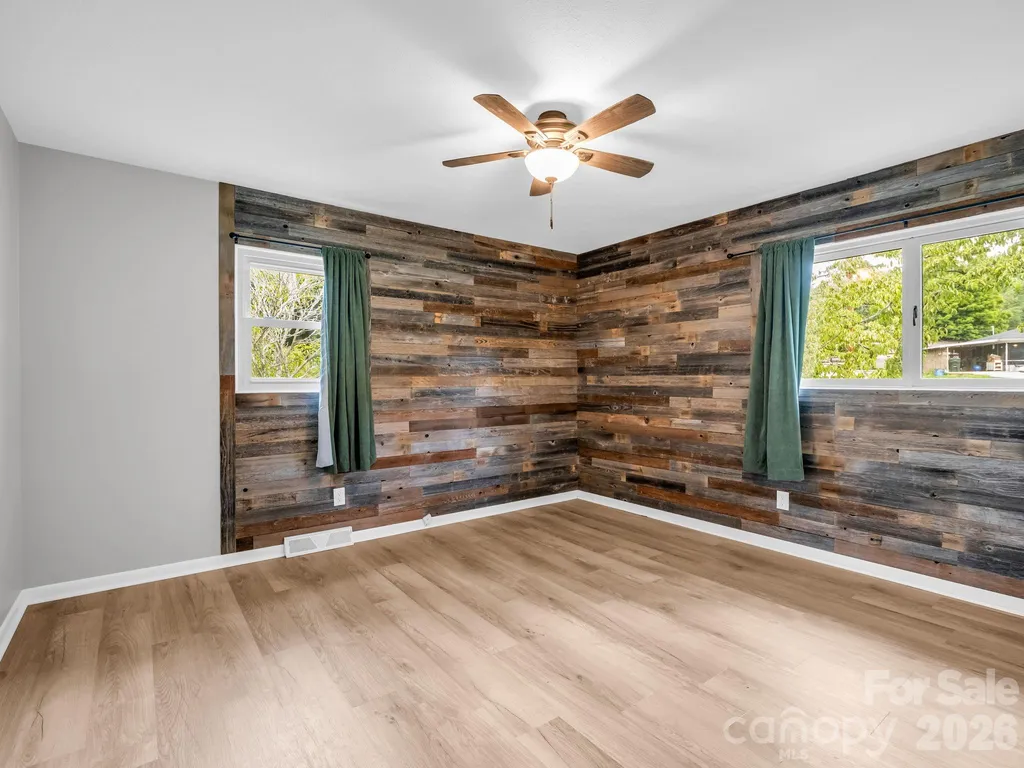 204 Jeff Street Hendersonville NC 28739
