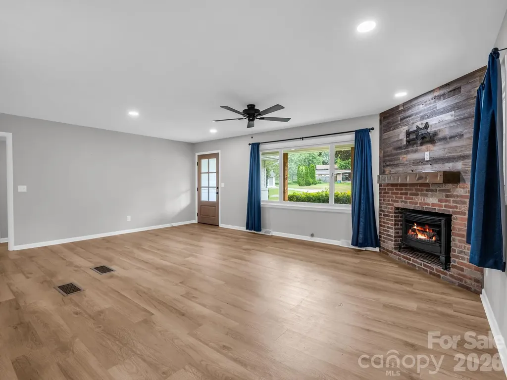 204 Jeff Street Hendersonville NC 28739