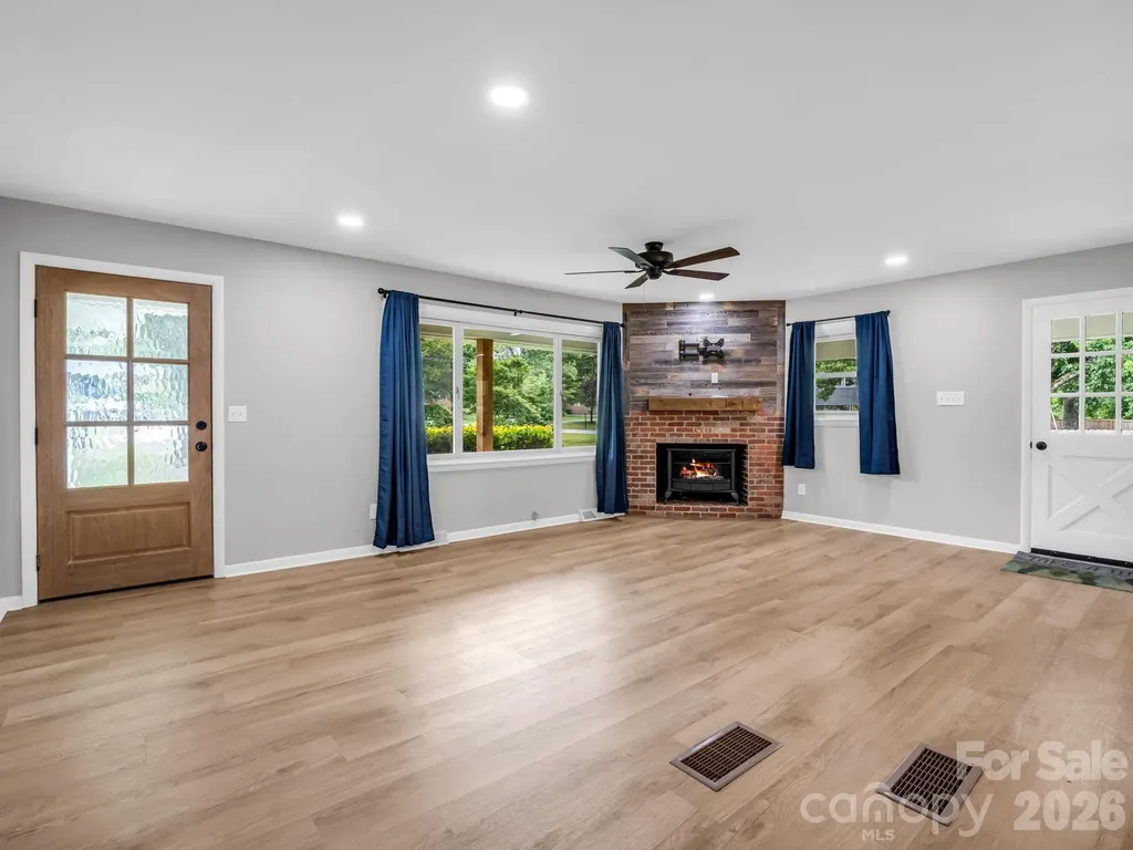 204 Jeff Street Hendersonville NC 28739