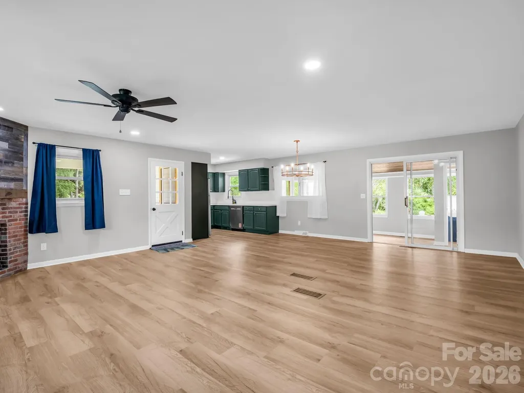 204 Jeff Street Hendersonville NC 28739
