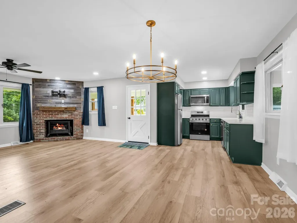 204 Jeff Street Hendersonville NC 28739