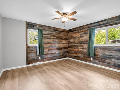 204 Jeff Street Hendersonville NC 28739