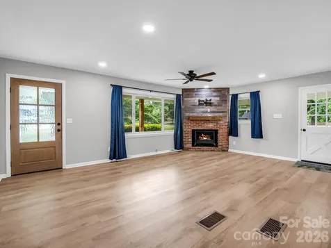 204 Jeff Street Hendersonville NC 28739