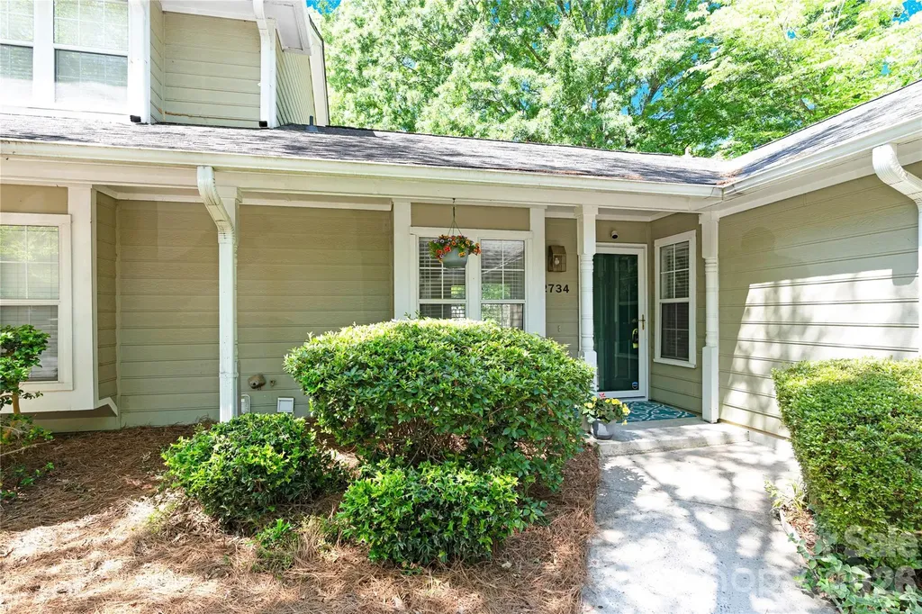 2734 Tiergarten Lane Charlotte NC 28210