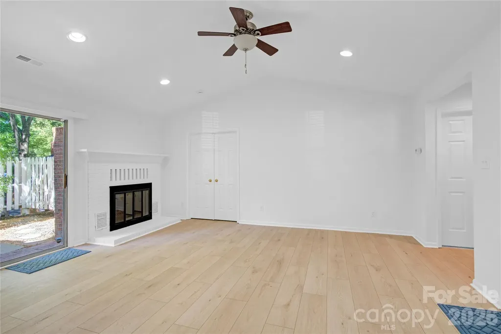2734 Tiergarten Lane Charlotte NC 28210
