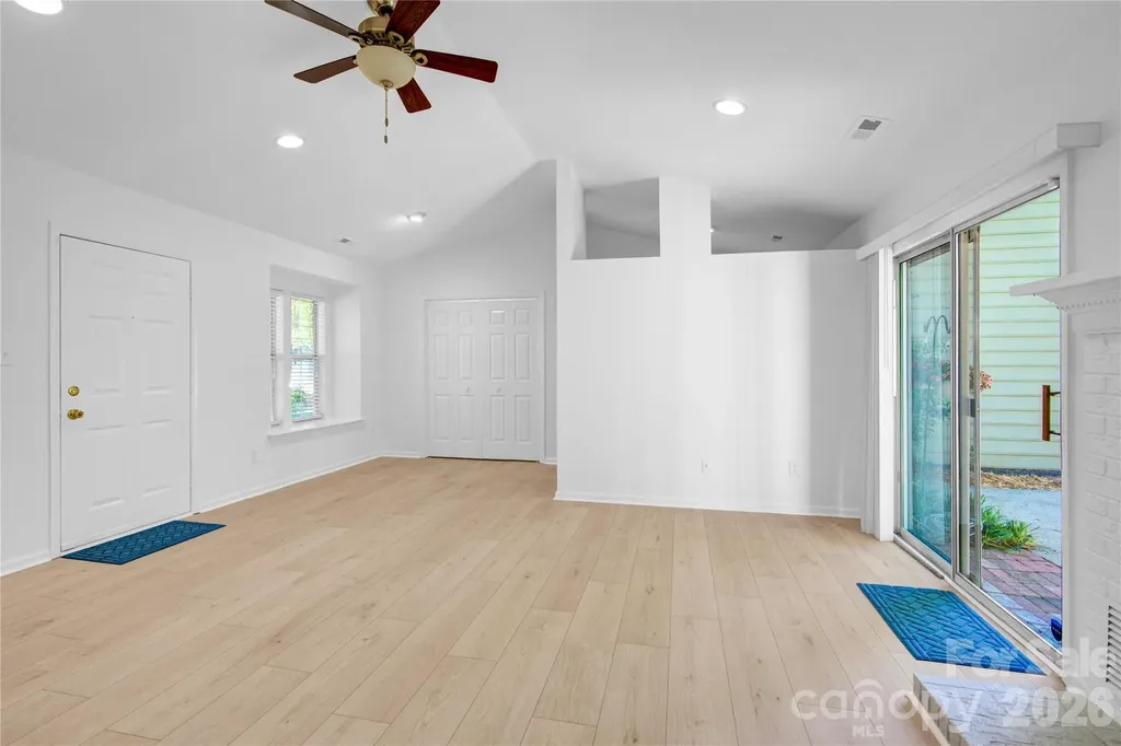 2734 Tiergarten Lane Charlotte NC 28210