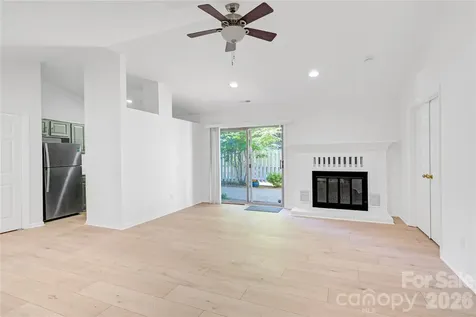2734 Tiergarten Lane Charlotte NC 28210