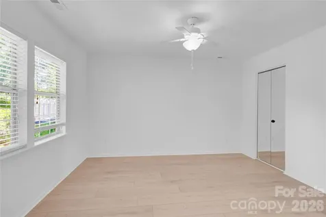 2734 Tiergarten Lane Charlotte NC 28210