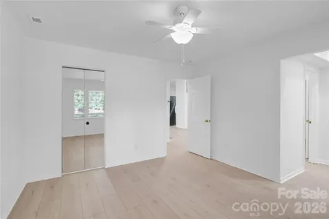 2734 Tiergarten Lane Charlotte NC 28210