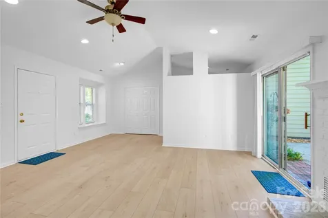 2734 Tiergarten Lane Charlotte NC 28210