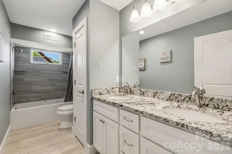 215 Oak Meadow Lane Asheville NC 28804