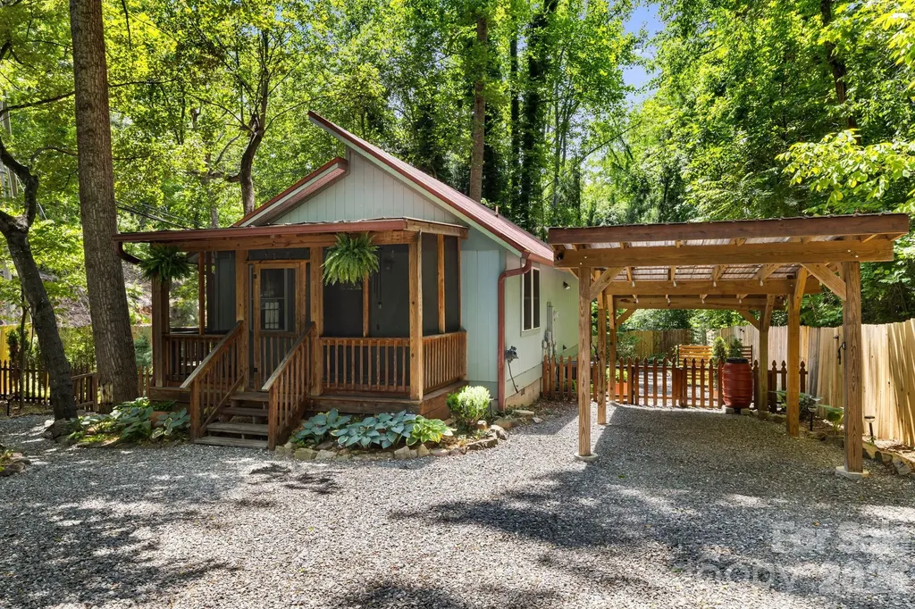 477 Governors View Road Asheville NC 28805
