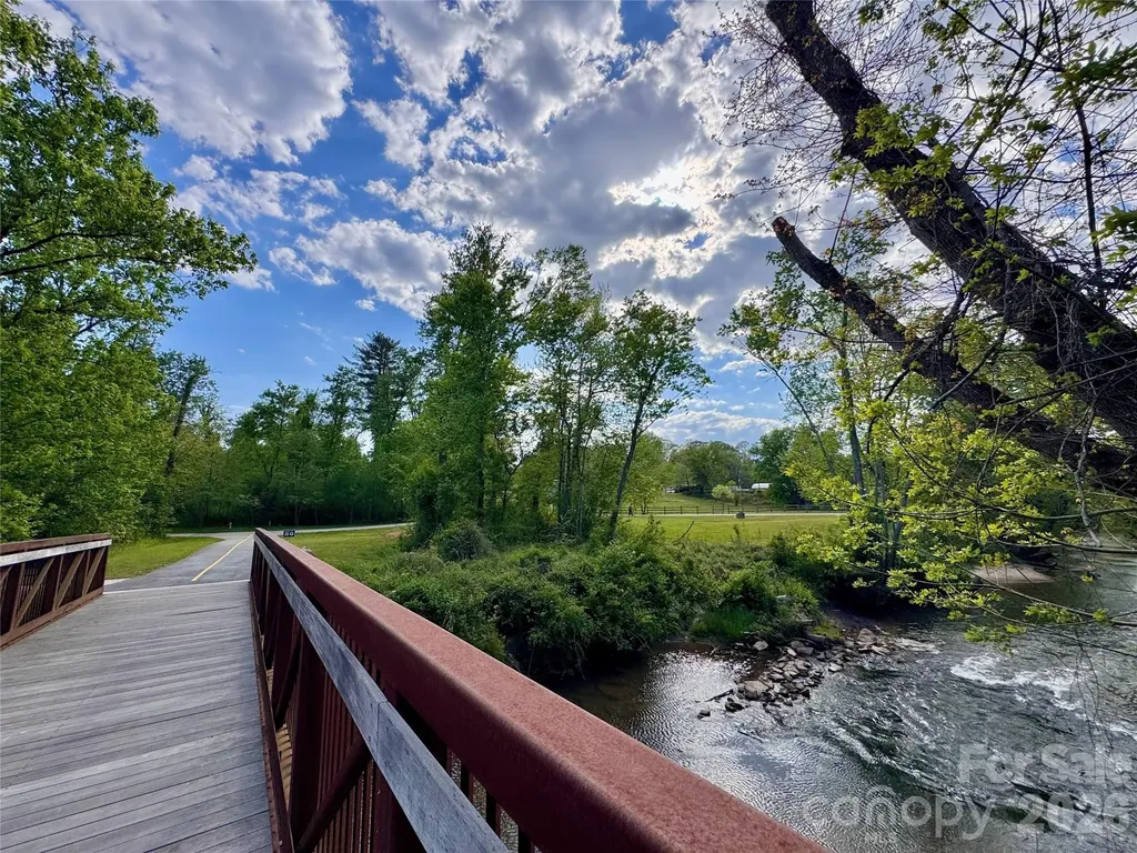 18 S Martha Kate Drive Hendersonville NC 28792