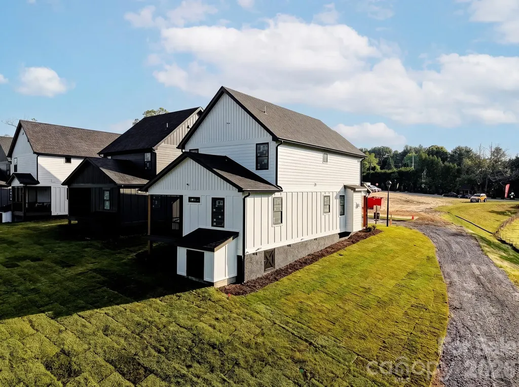 18 S Martha Kate Drive Hendersonville NC 28792