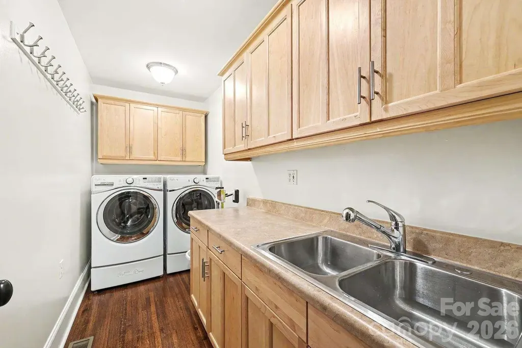 2215 Hassell Place Charlotte NC 28209