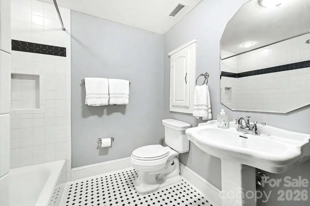 2215 Hassell Place Charlotte NC 28209