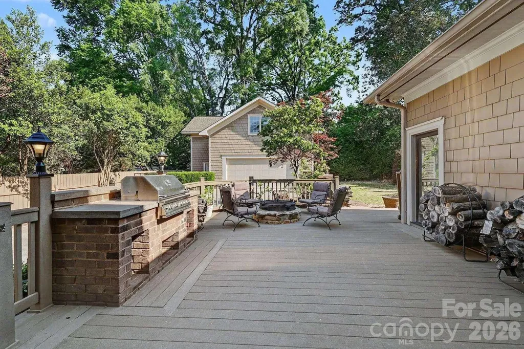 2215 Hassell Place Charlotte NC 28209