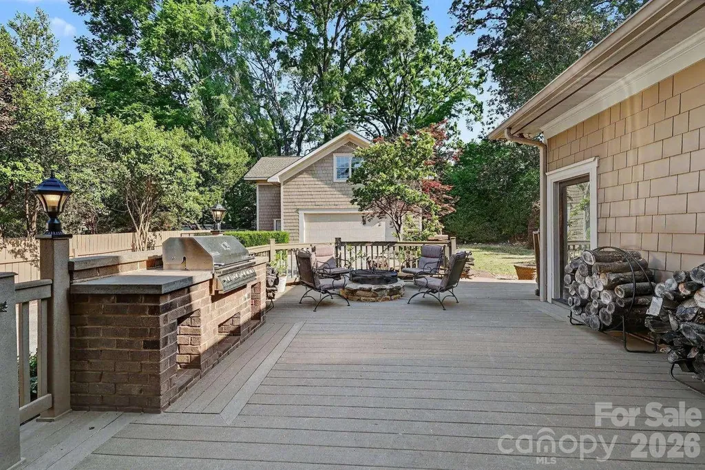2215 Hassell Place Charlotte NC 28209