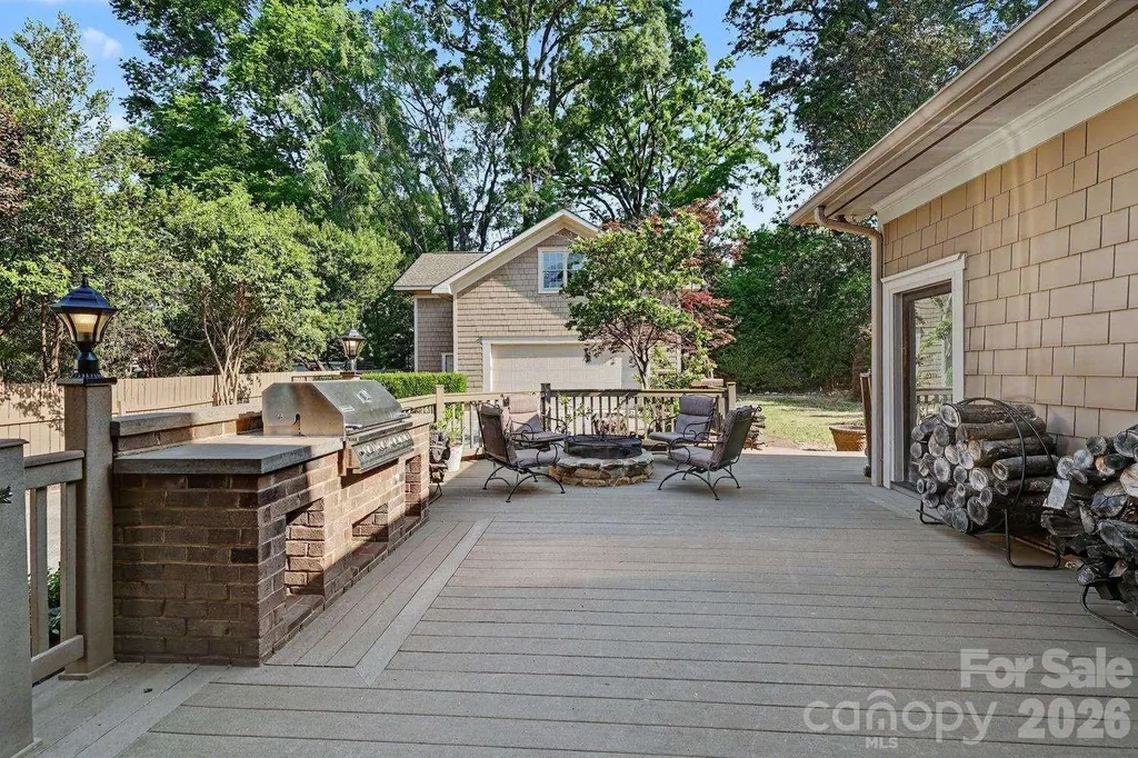 2215 Hassell Place Charlotte NC 28209