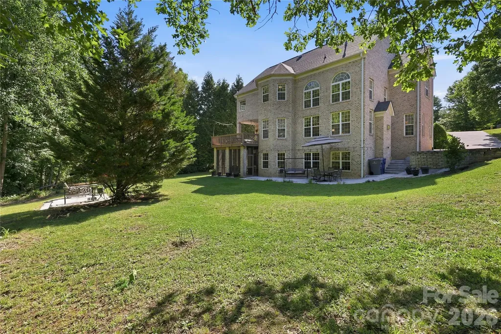 4206 Barons Court Harrisburg NC 28075