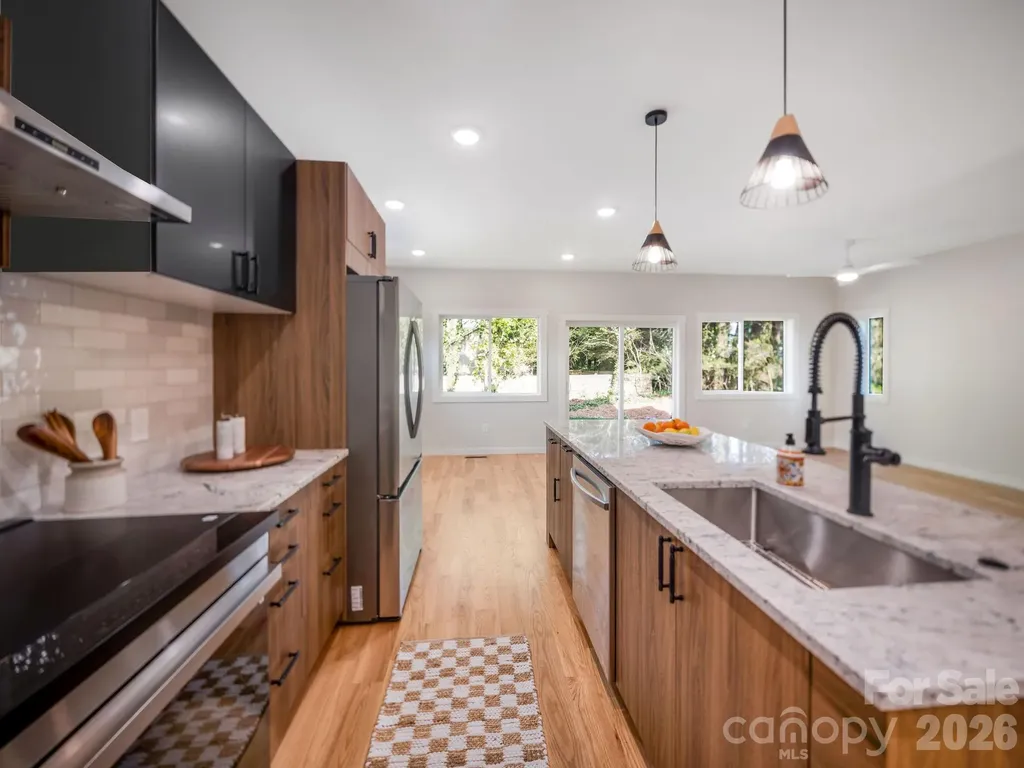 14 Da Vinci Court Asheville NC 28806