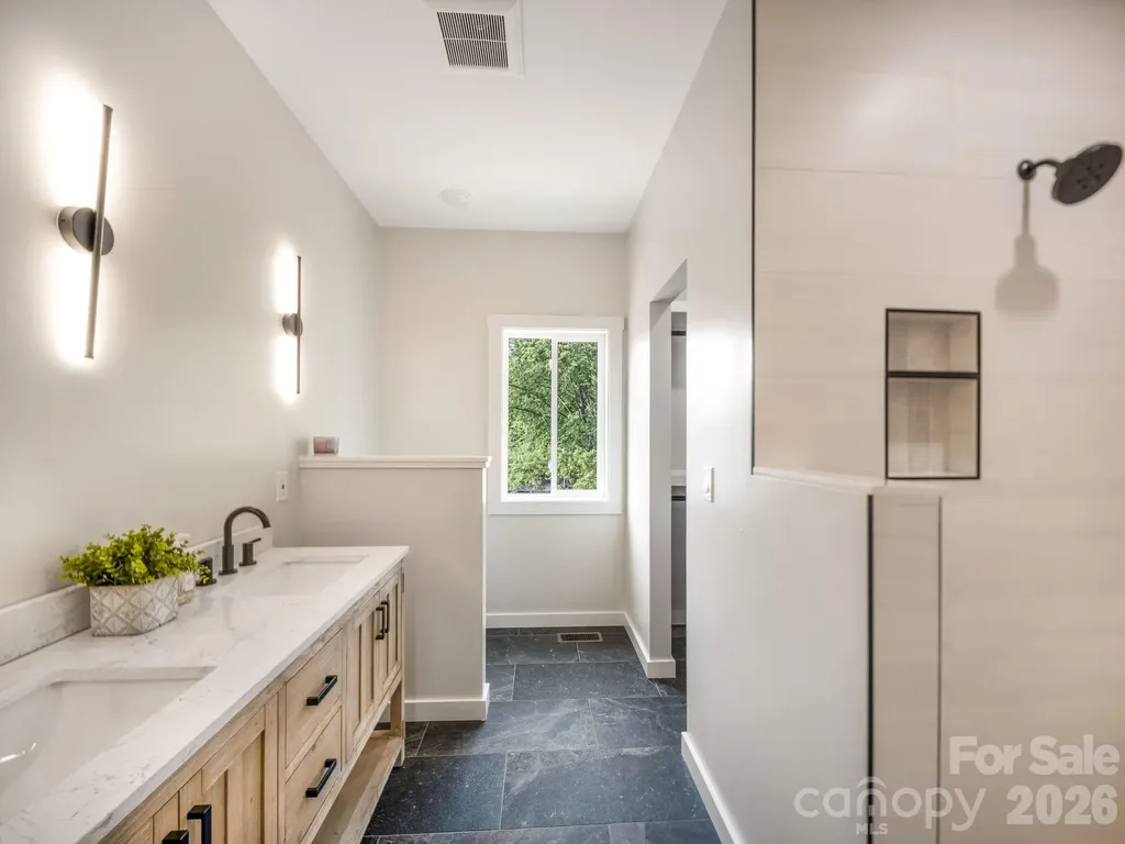 14 Da Vinci Court Asheville NC 28806