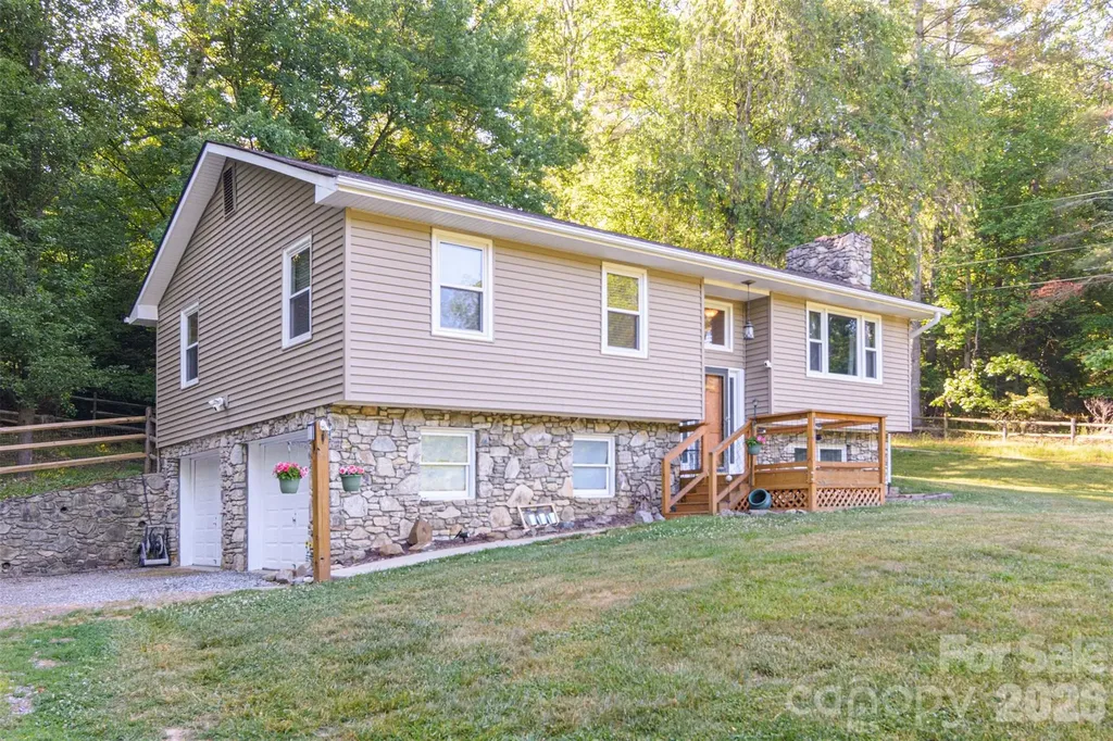 12 Mid Court Drive Asheville NC 28804