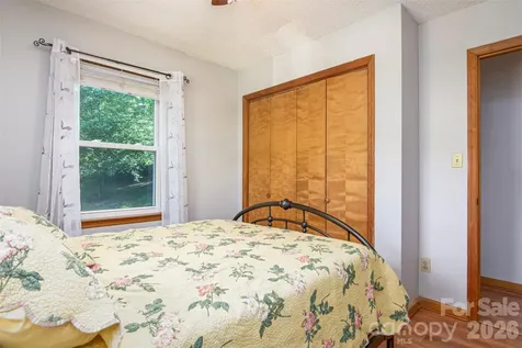 12 Mid Court Drive Asheville NC 28804
