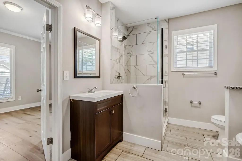 1521 Hawthorne Lane Charlotte NC 28205