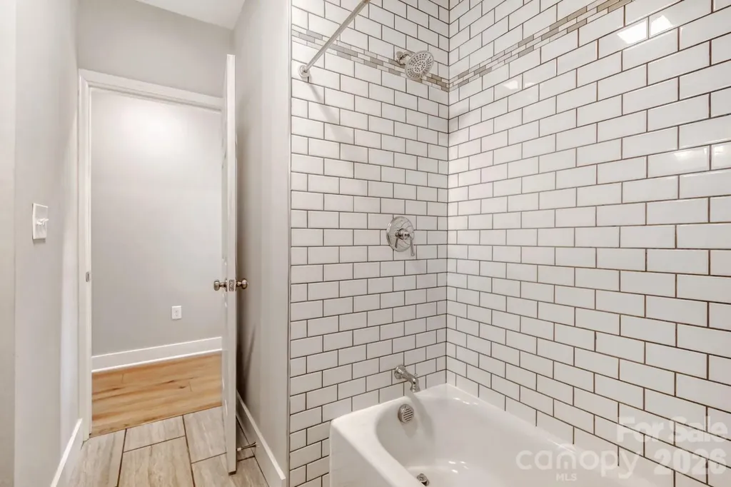 1521 Hawthorne Lane Charlotte NC 28205