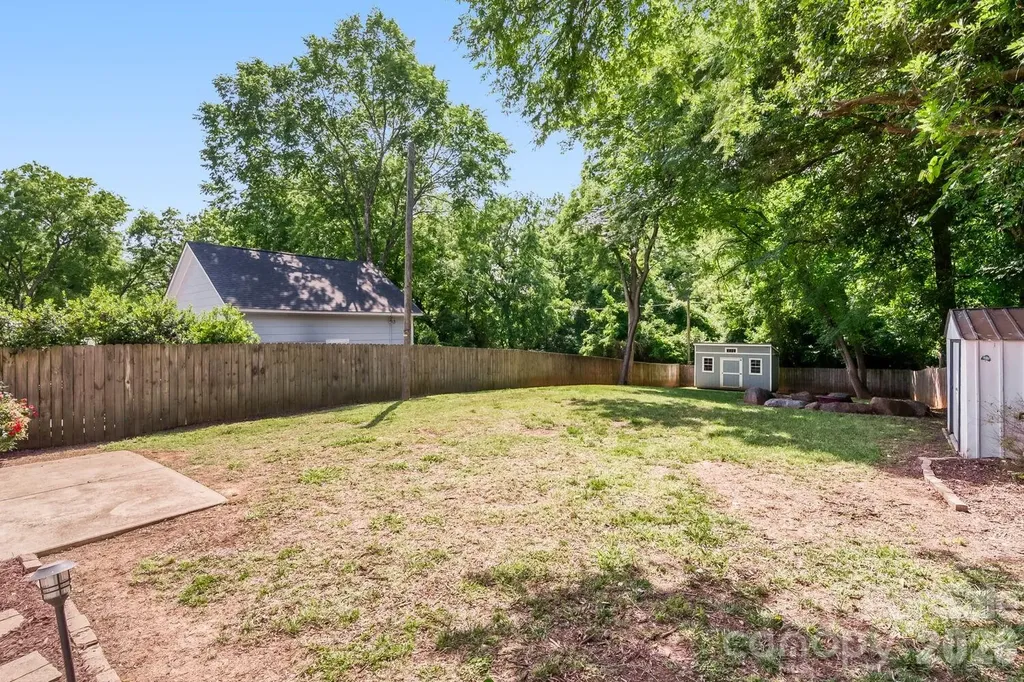 1521 Hawthorne Lane Charlotte NC 28205