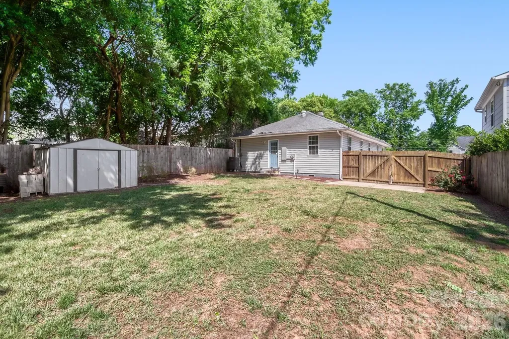 1521 Hawthorne Lane Charlotte NC 28205