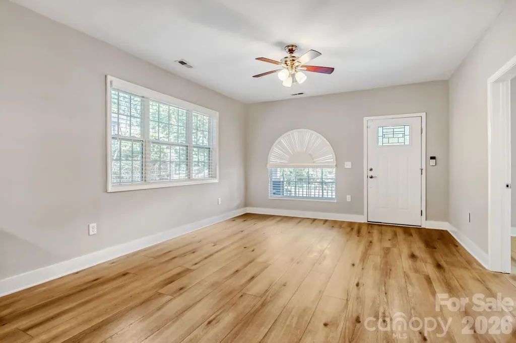 1521 Hawthorne Lane Charlotte NC 28205