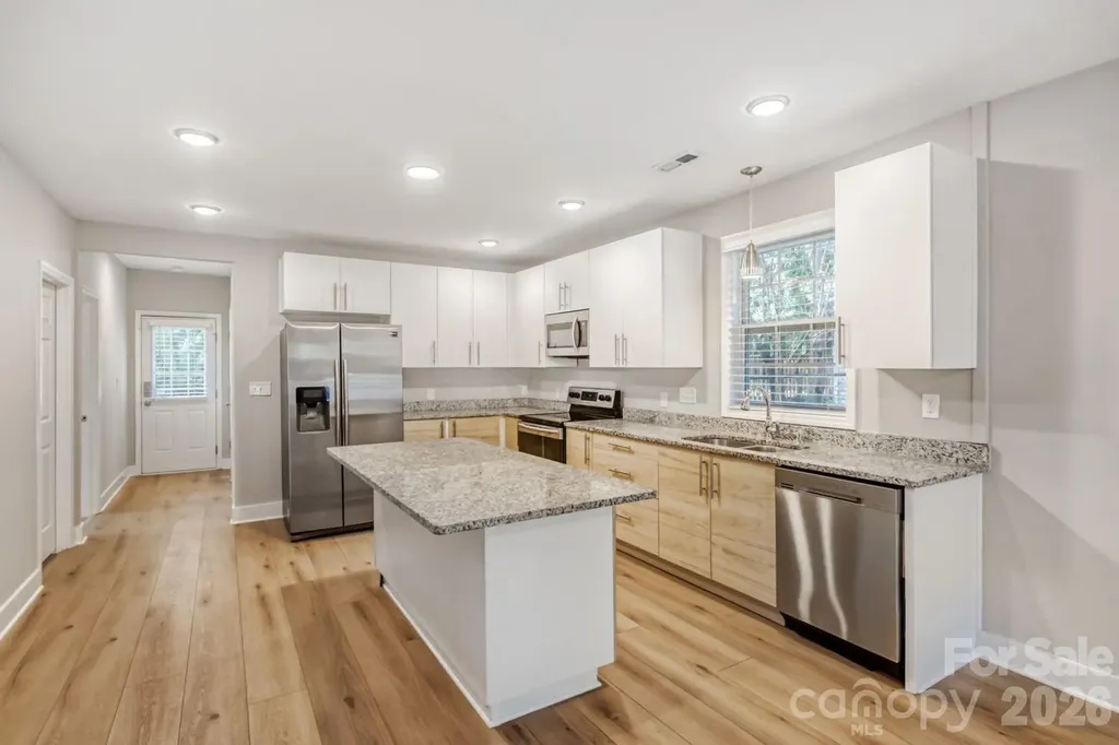 1521 Hawthorne Lane Charlotte NC 28205