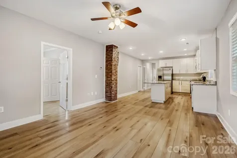 1521 Hawthorne Lane Charlotte NC 28205